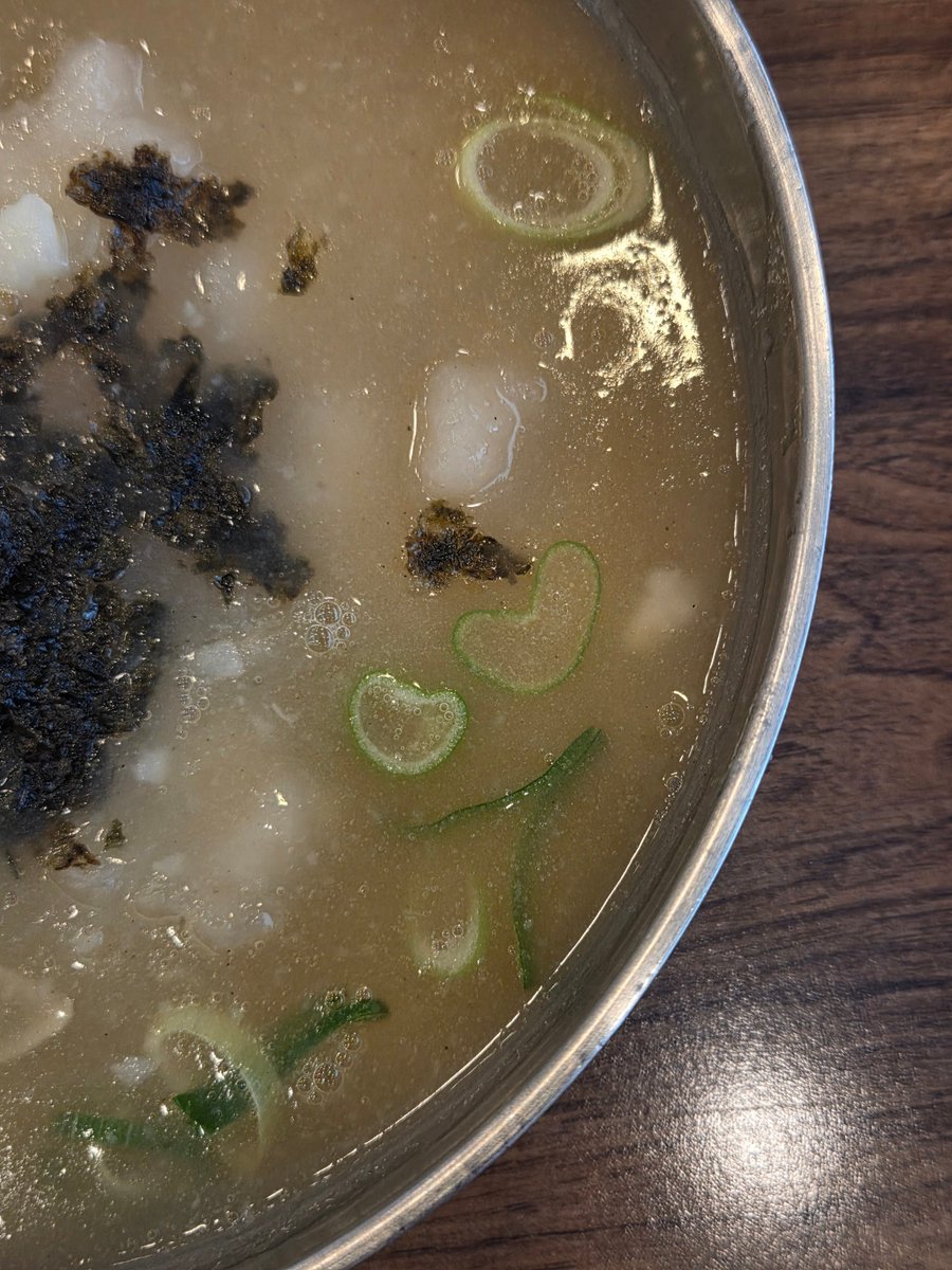 판다랑 파주 즐기다 가요~
수국도 너무 예쁘고... 파라솔마저 책 모양인 게 귀여웠어

🗺 멘야소바 운정점
🗺 파운드
🗺 봉평옹심이메밀칼국수 화정점(사실 여기는 고양시)

#다미식당