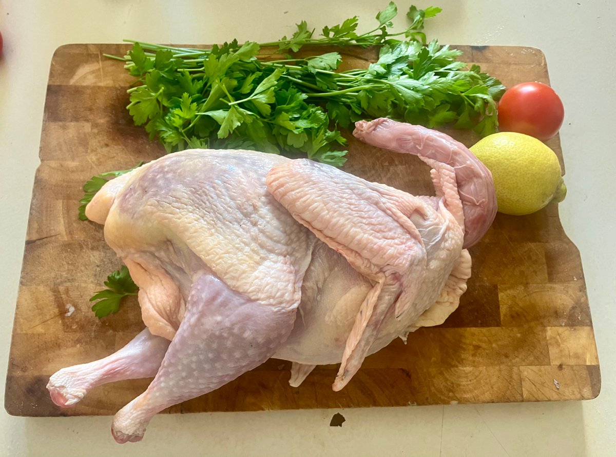 Alala, tralala, na trhu měl chovatel domácí perličky! Takže jedna už se chystá pomalu péct alá bažant a mé chuťové pohárky vyšilují!