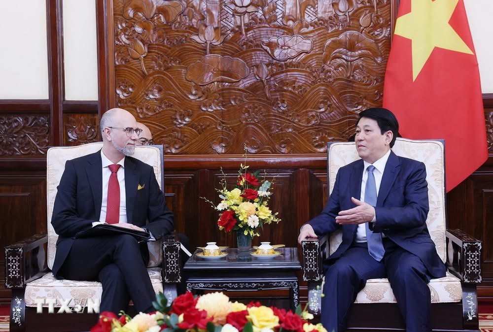 CanEmbVietnam's tweet image. A productive and touching farewell week in 🇻🇳 for Ambassador Steil! He met with State President Luong Cuong, Minister of Justice Nguyen Hai Ninh, Minister of Public Security General Luong Tam Quang; the 🇻🇳 🇨🇦 Parliamentary Friendship Association, &amp;amp; the Union of Friendship Orgs.