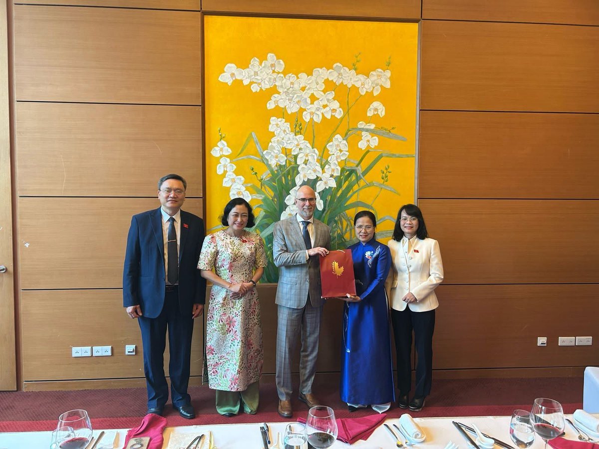 He discussed a diverse range of bilateral issues, and was given a heartfelt send off and best wishes during all engagements.
