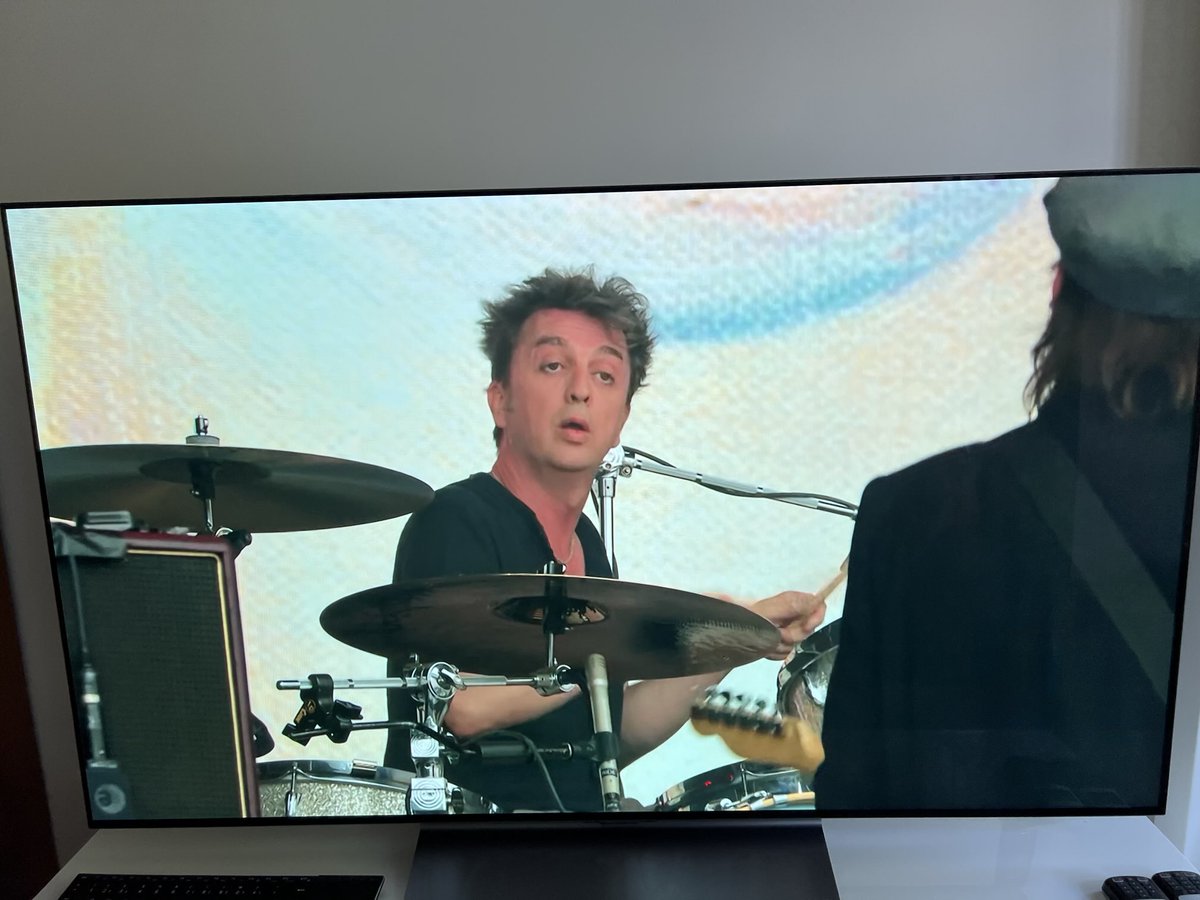 steverevison's tweet image. One of the best weekends of the year….catching up on Glastonbury 2025, with the fabulous ⁦@SupergrassHQ⁩ first on my watch list 🎸 🎸👏👏👏