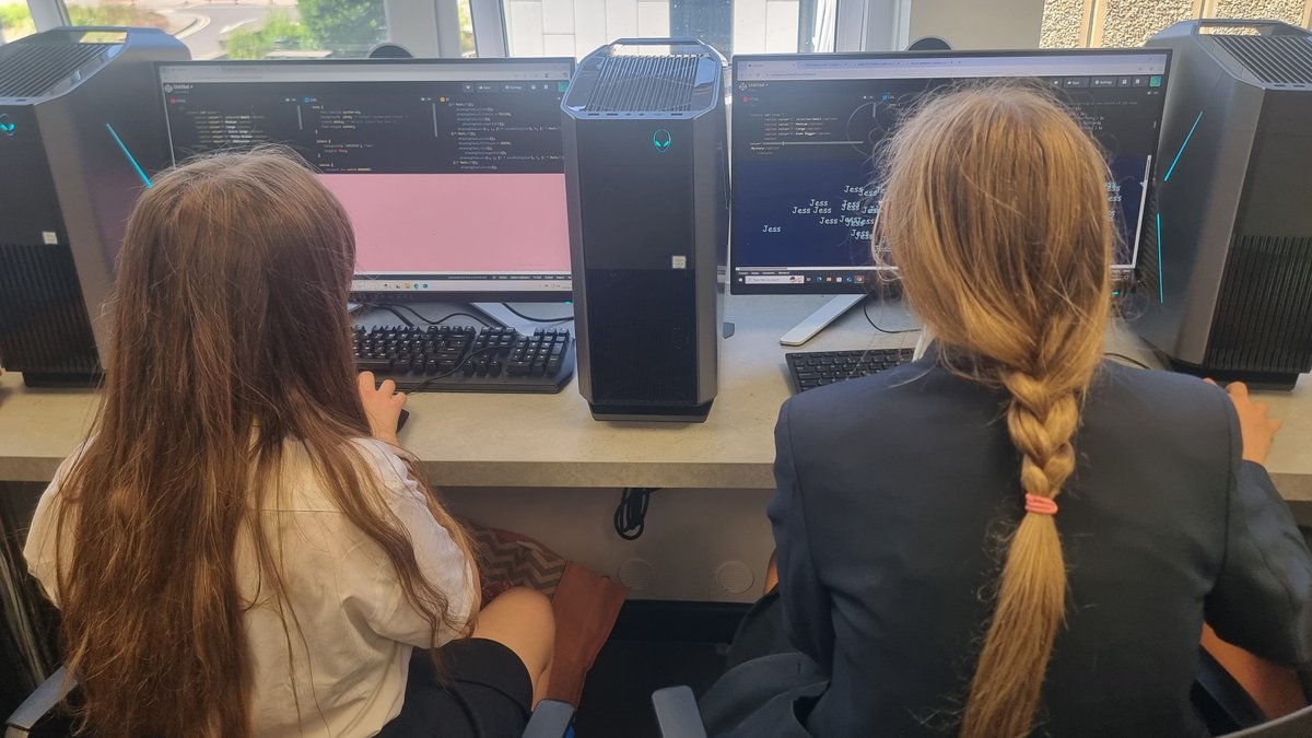 Year 8 &amp; 9 girls had a blast at Yeovil College’s Coding Club! 🤖💻 They explored coding, met inspiring female IT lecturers, and discovered exciting STEM careers - thanks to Yeovil College &amp; Kingfisher Ltd

#STEM #ProudOfPreston #GirlsInTech