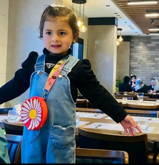 بعمر الورد.. الشهيدة الطفلة تالا سامي حسين النجار التي ارتقت في قصف خيمة في مواصي خانيونس.