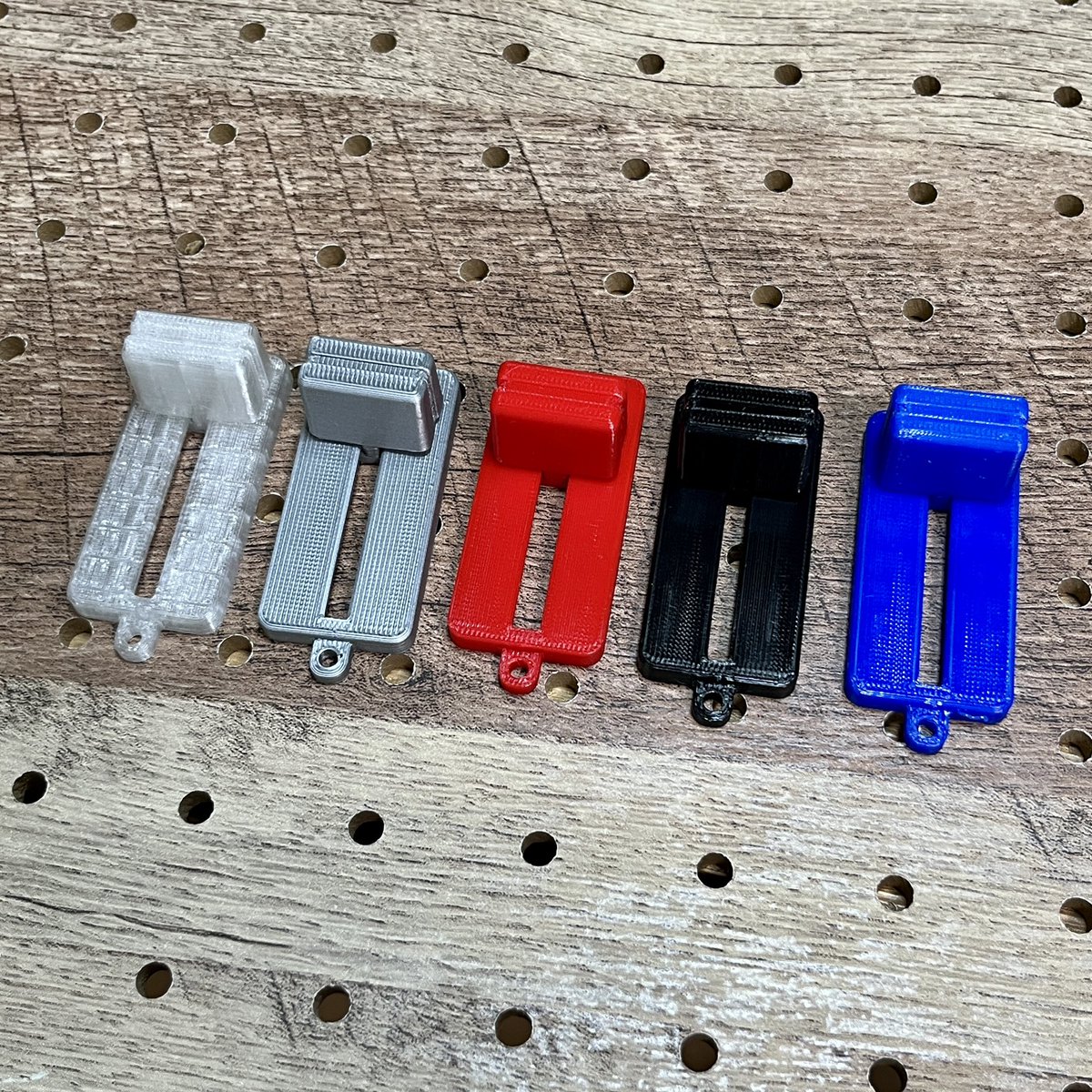 FaderMan_Lab's tweet image. 1個で買うと1000円くらいですが
まとめて買うと安くなりますので、イベントや店舗でのオリジナルグッズ販売、ノベルティグッズなどにいかが？

ノーマル
jp.mercari.com/item/m17818729… メルカリ
ネーム入り
jp.mercari.com/item/m11328070… メルカリ