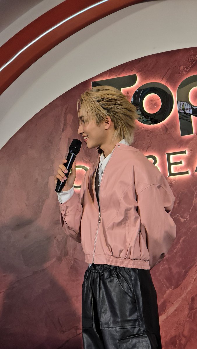 IM IN LOVE WITH HIS HAIR!! 🫠🩷

NOEUL X Unilever
#NoeulxTopsofBeauty