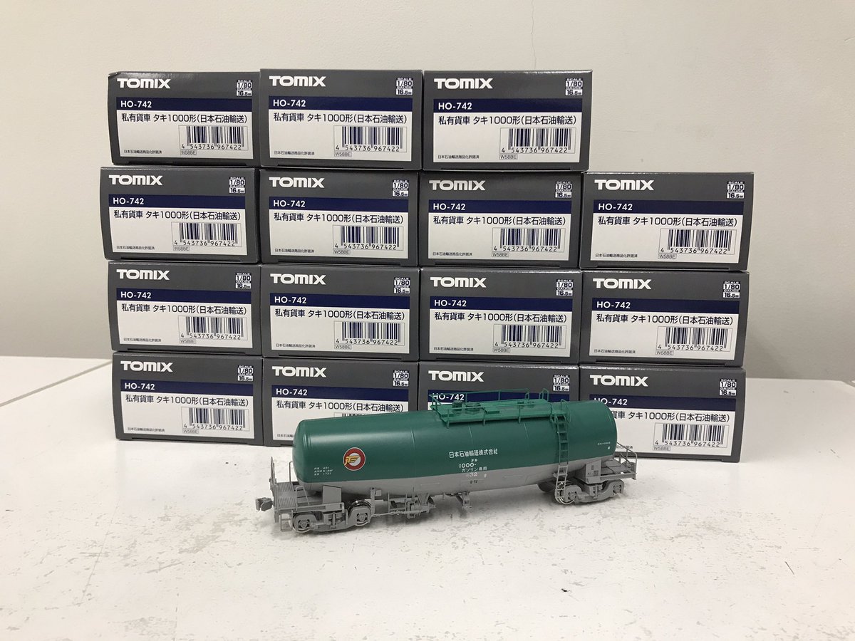 ModellbahnJP's tweet image. 【海を渡った模型達】

TOMIX製(16番) タキ1000

こちらは🇩🇪へ旅立って行きました。

機関車含め日本の貨物を集めているお得意様から15両欲しいと依頼をいただきました。
着荷の方向をしたところ「桃太郎とブルーサンダーに牽かせるのが楽しみだ」と話していていました笑