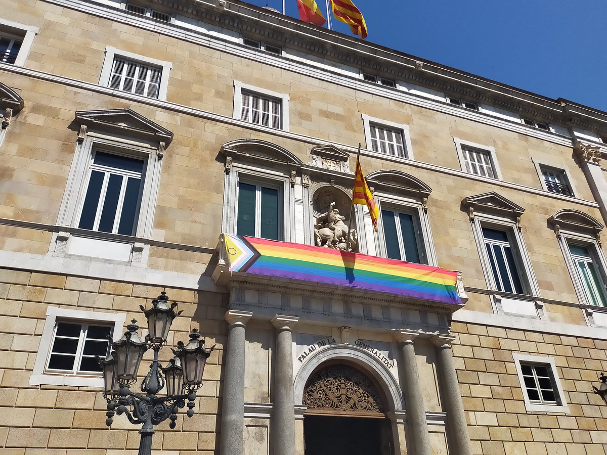 ERC LGTBI 🏳️🌈 (@erc_lgtbi) on Twitter photo 🏳️🌈Aquest matí hem assistit als actes institucionals al <a href="/bcn_ajuntament/">Ajuntament de Barcelona</a> i la Generalitat amb motiu del #28J Dia de l'#Orgull #LGBTI+, amb les recepcions oficials i els desplegaments de les banderes als balcons de banda i banda de la plaça
Reivindiquem i defensem els nostres drets 🏳️🌈Aquest matí hem assistit als actes institucionals al <a href="/bcn_ajuntament/">Ajuntament de Barcelona</a> i la Generalitat amb motiu del #28J Dia de l'#Orgull #LGBTI+, amb les recepcions oficials i els desplegaments de les banderes als balcons de banda i banda de la plaça
Reivindiquem i defensem els nostres drets