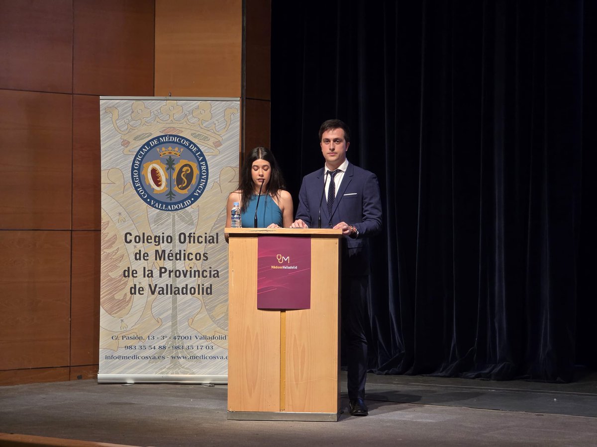🎉 Ayer se celebró el Día del Médico en el Auditorio de la Feria de Muestras. 
Un acto festivo y de reconocimiento en especial a los Colegiados Honoríficos y de acogida a los nuevos colegiados. 
En el discurso de acogida intervino David Redondo, uno de nuestros R1 🤗
#sigamos
