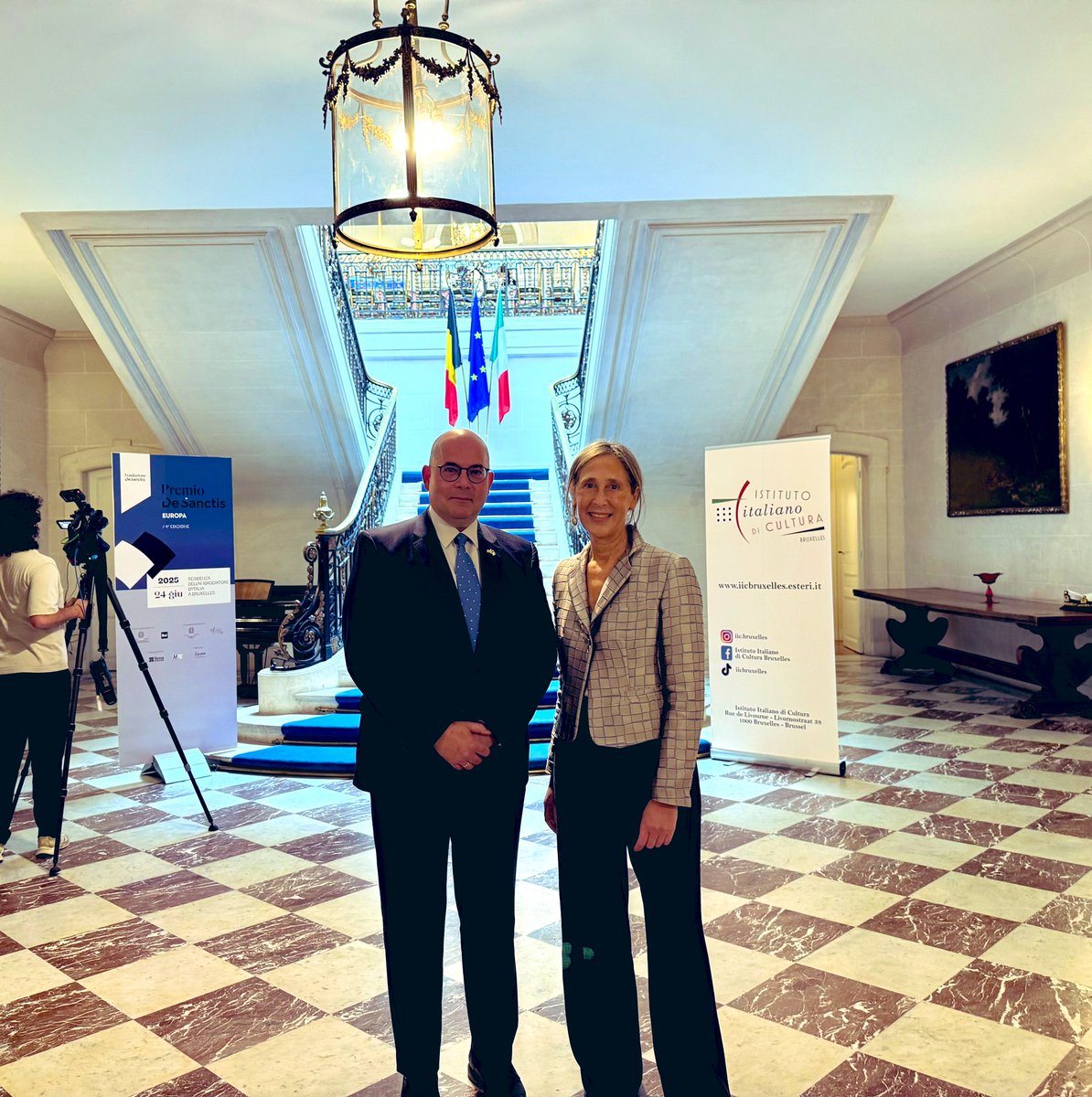 tamasivankovacs's tweet photo. 🇭🇺🤝🇮🇹 I was very pleased to attend the Award Ceremony of the De Sanctis Europe Prize 2025 at the invitation of the Ambassador of #Italy to Belgium, Federica #Favi at @ItalyinBelgium with this year’s Award winners: Her Majesty the Queen Paola of #Belgium @MonarchieBe 👑🇧🇪, @RobertaMetsola, @EP_President of the #European #Parliament 🇪🇺, Christine @Lagarde, President of the @ecb, Maria @mleptin, President of the @ERC_Research European Research Council and Paola Cortellesi, Italian actress, screenwriter, and director. As always, very happy to meet and talk with Minister @BernardQuintin_ 🇭🇺🤝🇧🇪 at the margins of this prestigious event. @DiploWorld @BelgiumMFA