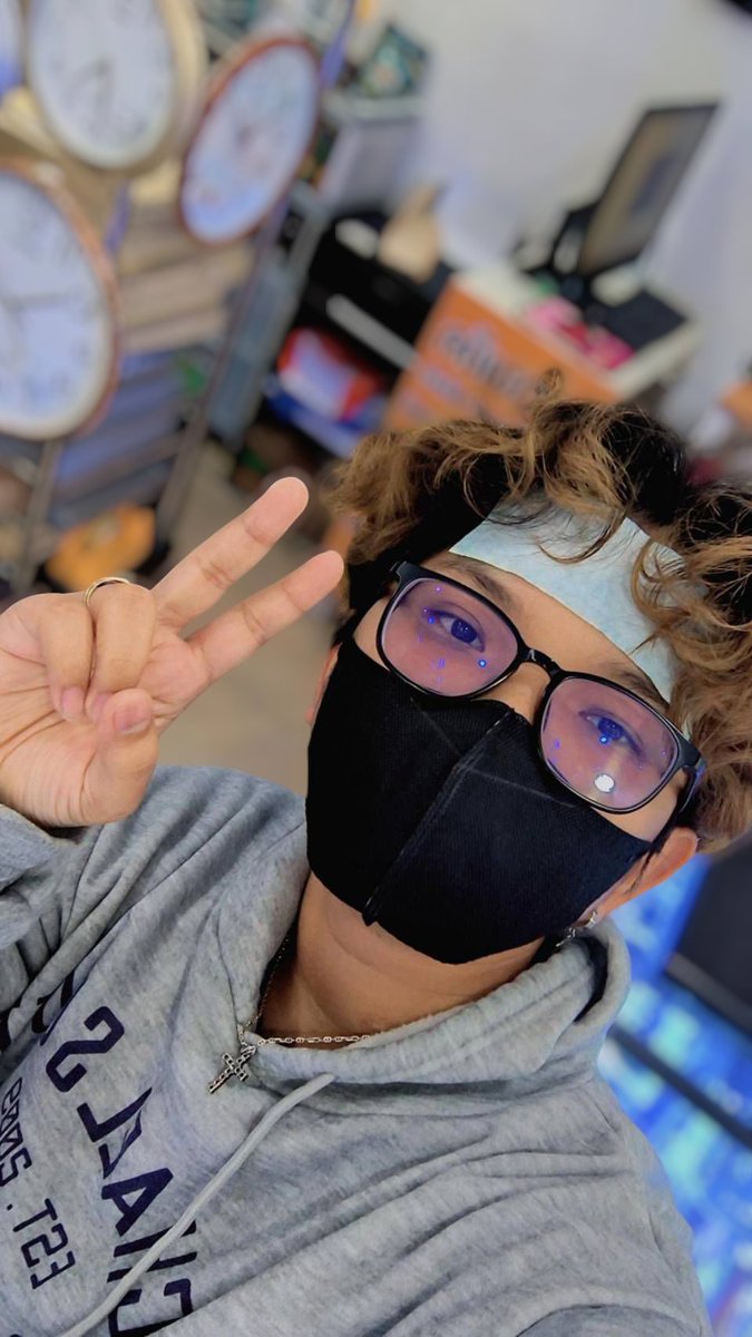 ............ ไข้อีกตามเคย ..........
หมดตังกับค่ายาไปตั้งเท่าไหร่แล้ววะะะ