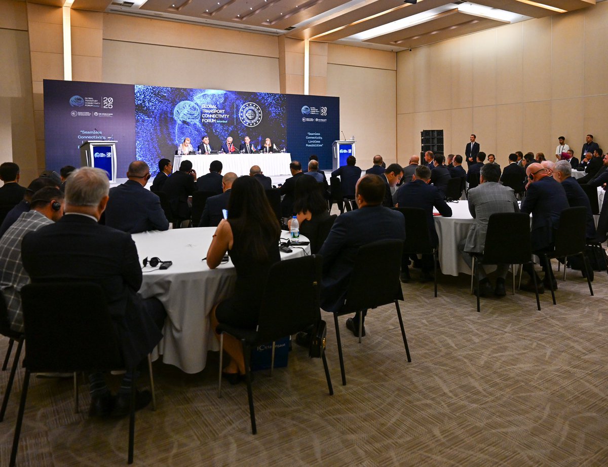 📍İstanbul

Küresel Ulaştırma Koridorları Forumu çerçevesinde düzenlenen “Yüksek Düzeyli Orta Koridor Tanıtım Etkinliği”ne katıldık. 

Orta Koridor, bölge ülkeleri için önemli bir ticari ve ekonomik potansiyele sahip olacağı gibi Dünya'da ulaştırma ve lojistik alanlarında da yeni