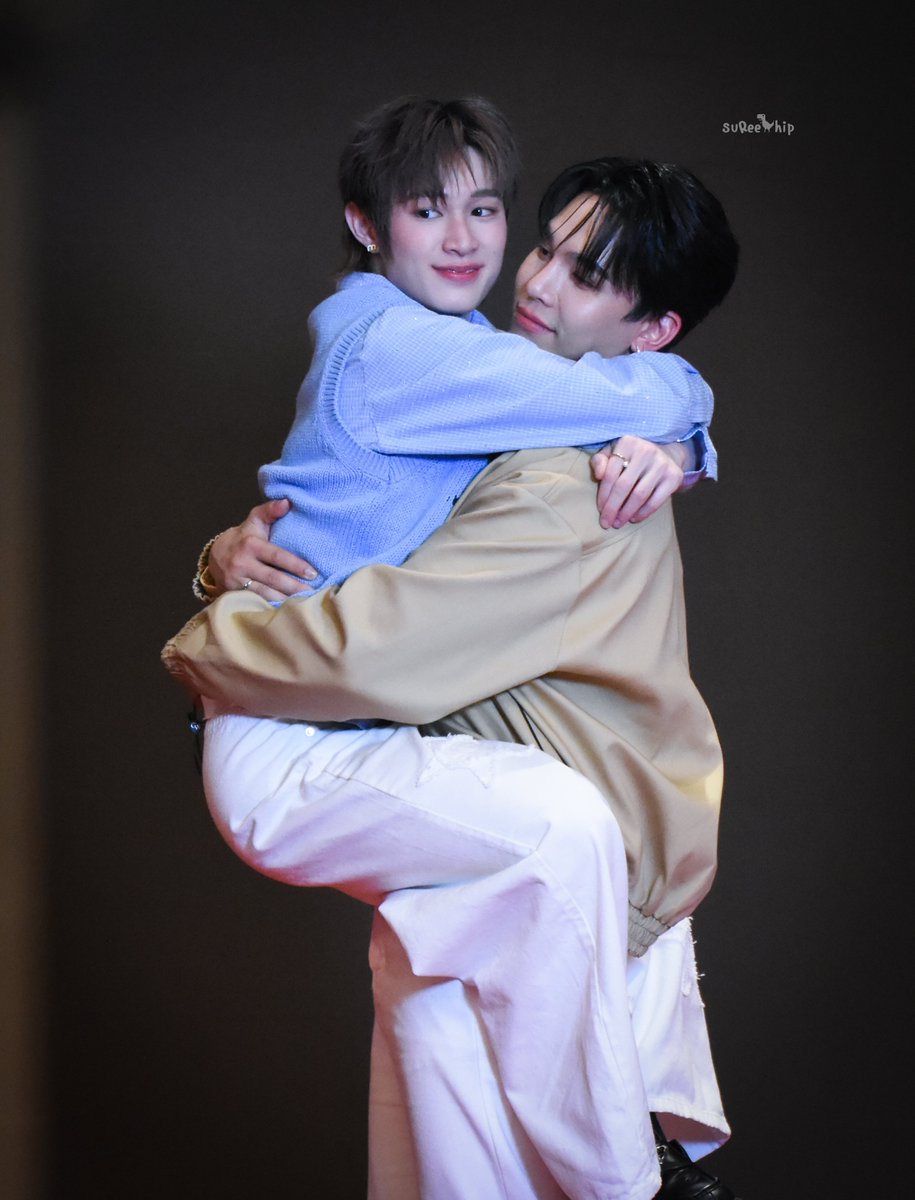 suree_thip's tweet photo. แค่อยากขออุ้มหน่อยนะ อุ้มหน่อยนะท
#NANYUEJIMaxNatFansign
#mmaxmax #natasitt https://t.co/dBqnmyBBMn
