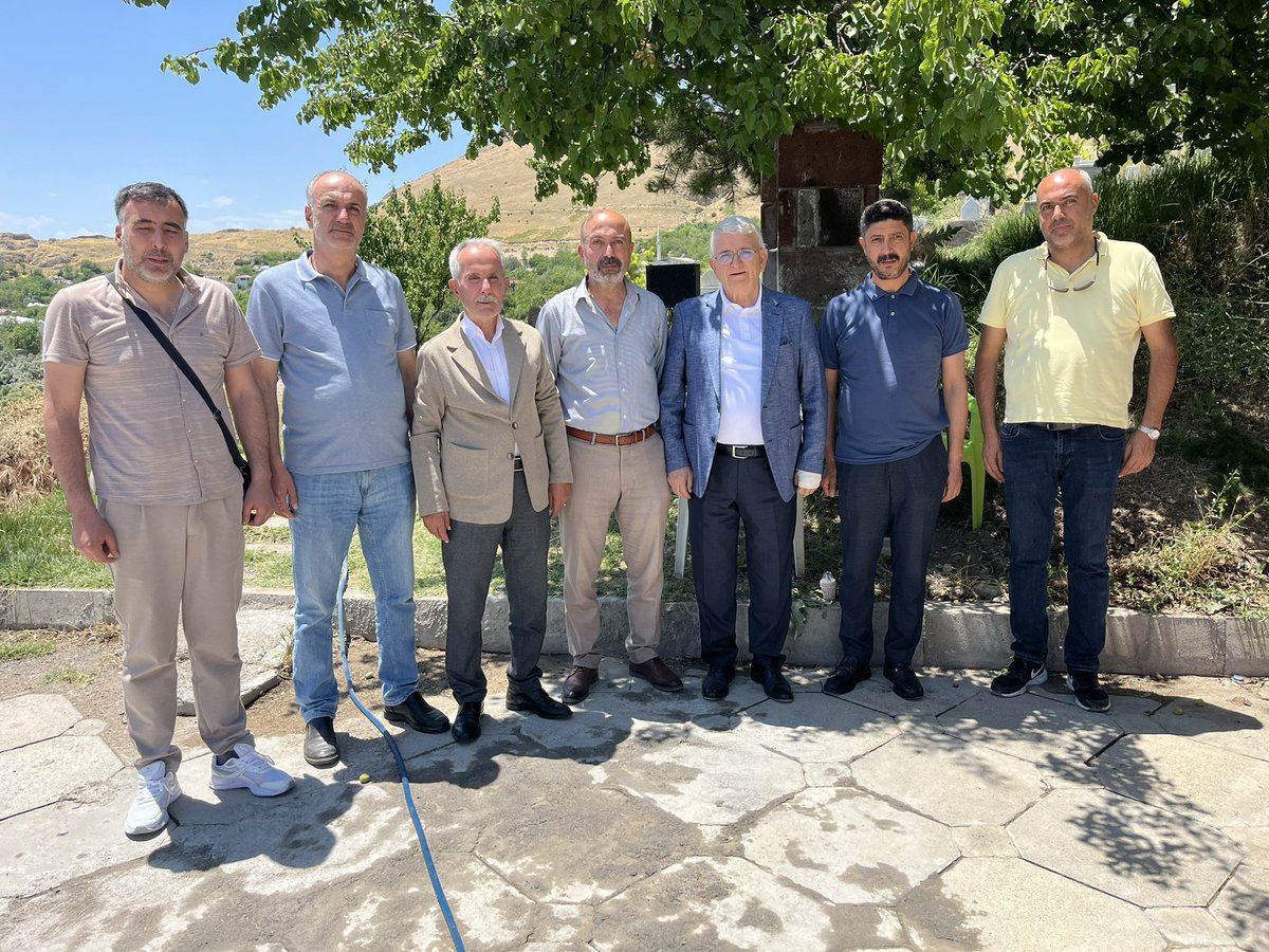 Fikret Bakır (@fikretbakir13) on Twitter photo Genel Başkan Yardımcımız sn <a href="/keremaltun65/">Kerem Altun</a> Başkanımızın vefat eden eniştesinin Adilcevaz da ki taziyesine İl Başkanımız <a href="/AbdulalimD68058/">Abdulalim Dasdemir</a> ve teşkilat üyelerimiz ile katılım sağladık.
Merhuma Allah tan rahmet ailesine başsağlığı dileriz.
<a href="/alibabacan/">Ali Babacan</a> <a href="/kamuransayhan/">Kamuran Sayhan</a> <a href="/Sercanlk5/">Sercan Ülkü</a> Genel Başkan Yardımcımız sn <a href="/keremaltun65/">Kerem Altun</a> Başkanımızın vefat eden eniştesinin Adilcevaz da ki taziyesine İl Başkanımız <a href="/AbdulalimD68058/">Abdulalim Dasdemir</a> ve teşkilat üyelerimiz ile katılım sağladık.
Merhuma Allah tan rahmet ailesine başsağlığı dileriz.
<a href="/alibabacan/">Ali Babacan</a> <a href="/kamuransayhan/">Kamuran Sayhan</a> <a href="/Sercanlk5/">Sercan Ülkü</a>
