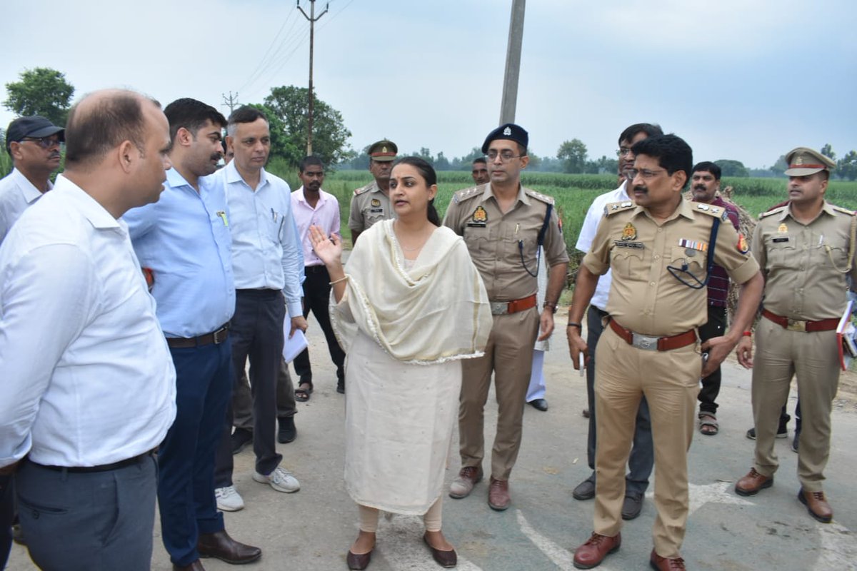 Bulandshahr Police (@bulandshahrpol) on Twitter photo рдЬрд┐рд▓рд╛рдзрд┐рдХрд╛рд░реА рдПрд╡рдВ рд╡рд░рд┐рд╖реНрда рдкреБрд▓рд┐рд╕ рдЕрдзреАрдХреНрд╖рдХ рджреНрд╡рд╛рд░рд╛ рдЖрдЧрд╛рдореА рдХрд╛рд╡рдбрд╝ рдпрд╛рддреНрд░рд╛ рдХреЗ рджреГрд╖реНрдЯрд┐рдЧрдд рдЕрдВрдмрдХреЗрд╢реНрд╡рд░ рдорд╣рд╛рджреЗрд╡ рдордВрджрд┐рд░ рдЖрд╣рд╛рд░ рдХрд╛ рдирд┐рд░реАрдХреНрд╖рдг рдХрд░рддреЗ рд╣реБрдП рдХреА рдЧрдпреА рддреИрдпрд╛рд░рд┐рдпреЛрдВ рдХрд╛ рдЬрд╛рдпрдЬрд╛ рд▓рд┐рдпрд╛ рдЧрдпрд╛ рддрдерд╛ рдХрд╛рд╡рдбрд╝ рдорд╛рд░реНрдЧ рдХрд╛ рдирд┐рд░реАрдХреНрд╖рдг рдХрд░рддреЗ рд╣реБрдП рдЖрд╡рд╢реНрдпрдХ рджрд┐рд╢рд╛-рдирд┐рд░реНрджреЗрд╢ рджрд┐рдпреЗ рдЧрдпреЗред
#UPPolice
#Bulandshahrpolice рдЬрд┐рд▓рд╛рдзрд┐рдХрд╛рд░реА рдПрд╡рдВ рд╡рд░рд┐рд╖реНрда рдкреБрд▓рд┐рд╕ рдЕрдзреАрдХреНрд╖рдХ рджреНрд╡рд╛рд░рд╛ рдЖрдЧрд╛рдореА рдХрд╛рд╡рдбрд╝ рдпрд╛рддреНрд░рд╛ рдХреЗ рджреГрд╖реНрдЯрд┐рдЧрдд рдЕрдВрдмрдХреЗрд╢реНрд╡рд░ рдорд╣рд╛рджреЗрд╡ рдордВрджрд┐рд░ рдЖрд╣рд╛рд░ рдХрд╛ рдирд┐рд░реАрдХреНрд╖рдг рдХрд░рддреЗ рд╣реБрдП рдХреА рдЧрдпреА рддреИрдпрд╛рд░рд┐рдпреЛрдВ рдХрд╛ рдЬрд╛рдпрдЬрд╛ рд▓рд┐рдпрд╛ рдЧрдпрд╛ рддрдерд╛ рдХрд╛рд╡рдбрд╝ рдорд╛рд░реНрдЧ рдХрд╛ рдирд┐рд░реАрдХреНрд╖рдг рдХрд░рддреЗ рд╣реБрдП рдЖрд╡рд╢реНрдпрдХ рджрд┐рд╢рд╛-рдирд┐рд░реНрджреЗрд╢ рджрд┐рдпреЗ рдЧрдпреЗред
#UPPolice
#Bulandshahrpolice