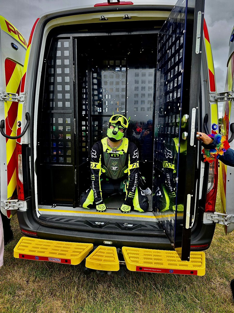 Pup is the newest recruit to the Police K-9 Unit

#pupplay #puppyplay #humanpup #gayuk #gaypup #pride #puppypride #ukpride #portsmouthpride #pupplayuk #puppyplaycommunity #pupplaycommunity #pupkink #kinksters #k9pup #k9puppy