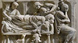 "Viuda" viene de VIDUA, con una metátesis, es como si dijéramos "dentrífico" (en catalán "vidua")

VIDUA significa "persona partida, dividida", la misma raíz de DI-VíDERE "dividir, partir"

Es una etimología hermosa para una palabra dolorosa