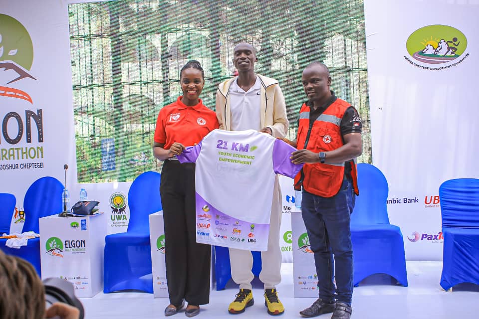 gracepads's tweet image. Proud moment! URCS showcased the Keep A Girl In School initiative (KAGIS) at the Elgon Marathon 3.0, furthering our partnership with UNDP in the Elgon region. Together, we're making a difference!
#KAGIS #URCS #UNDP #KeepAGirlInSchool
