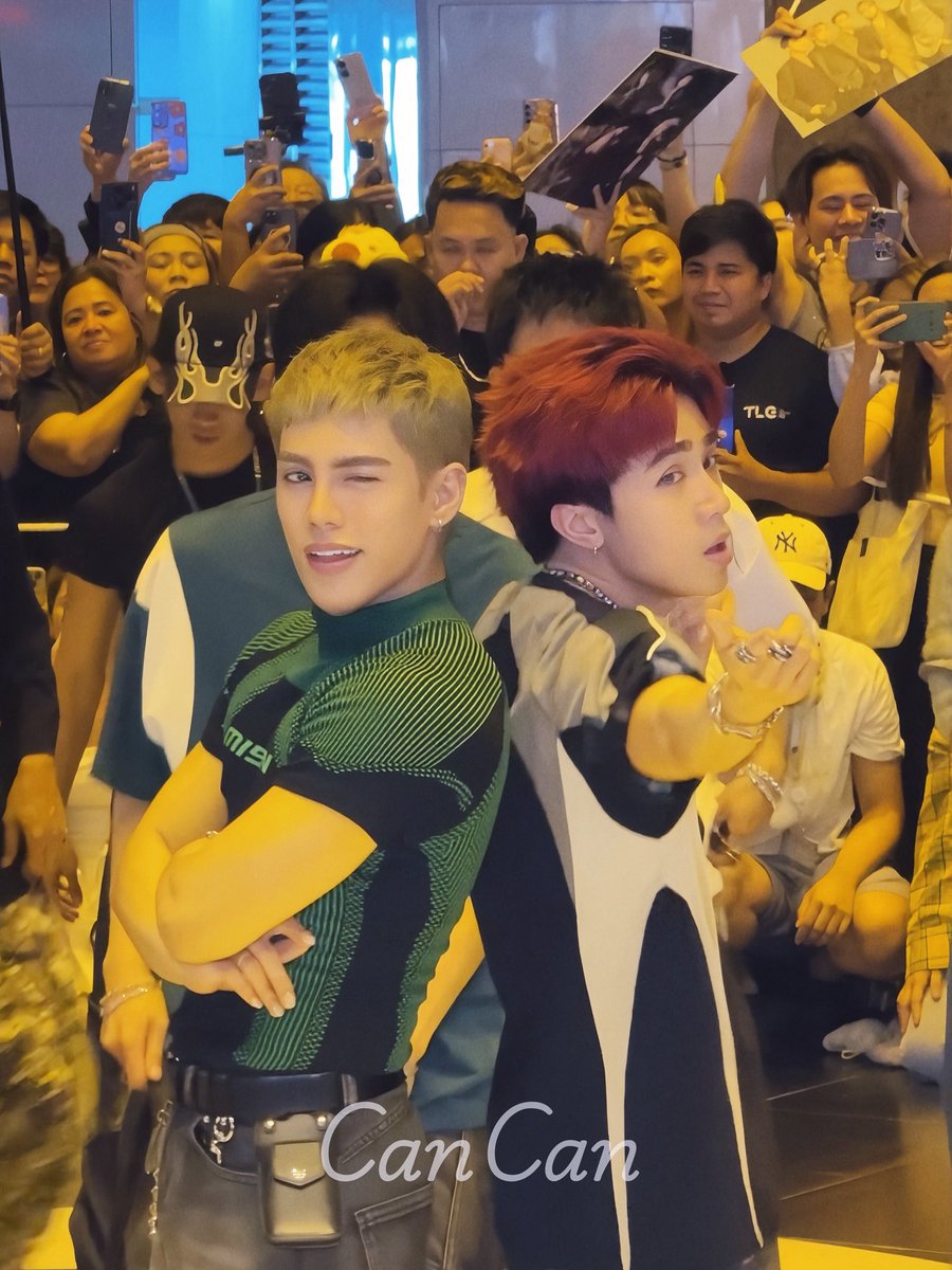PingHo0915's tweet photo. OMG🥵😍 https://t.co/fB08S21C6U