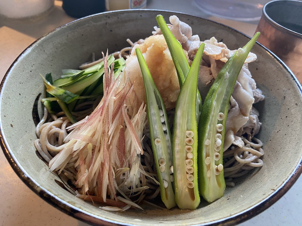 皆さま今日も一日お疲れ様でした🌿
仕事またこれから仕事のかた
お先ですがいただきますね😉🌿✨
何とか1週間走り切りましたー
お客様にも喜んでもらい感謝❣️
.
いつも同じ食事ばかりですが
買い物が固定なので少し節約意識✨
明日は何か違う事したいと🥰
フレンド各位には
ゆっくり佳き週末の夜を😉🌿