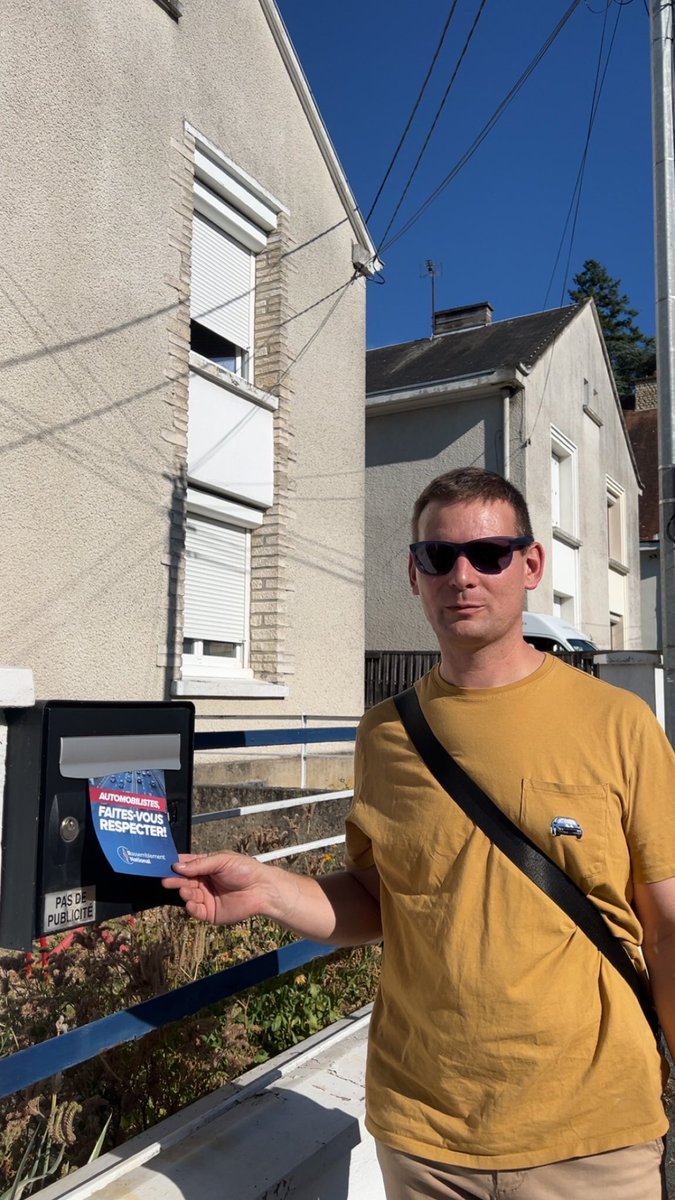NoahBodin86's tweet photo. 🔵 Hier à Châtellerault, opération boîtage pour défendre nos automobilistes ! 🚗🇫🇷
❌ Non aux ZFE
❌ Non à l’interdiction du thermique en 2035
❌ Non au malus auto renforcé
❌ Non au contrôle technique annuel
✅ Oui à la liberté de rouler 🇫🇷
#NONZFE #RN86 https://t.co/6CcFFowLxO