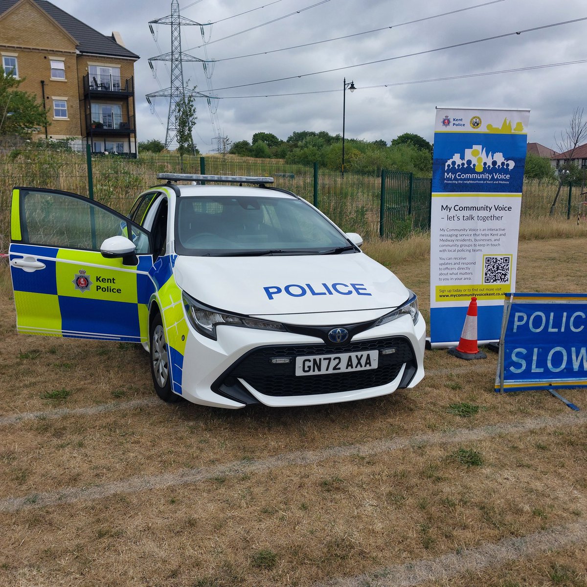 KentPoliceDart's tweet image. PCSO Alan Mitchell is all set up for Ebbsfleet Green Primary School Summer Fair between 11:00 and 14:00 AM
#CommunityEngagement
