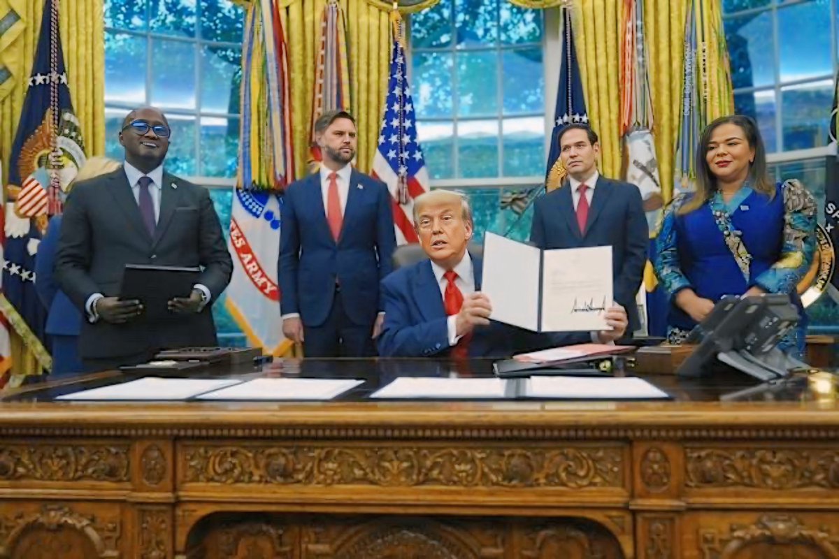 La signature de l’accord de paix entre la RDC et le Rwanda, ce 27 juin à Washington, marque un tournant diplomatique décisif. L’heure est venue de transformer les engagements pris en actions concrètes sur le terrain, pour enfin tourner la page des violences à l’Est.

Je félicite