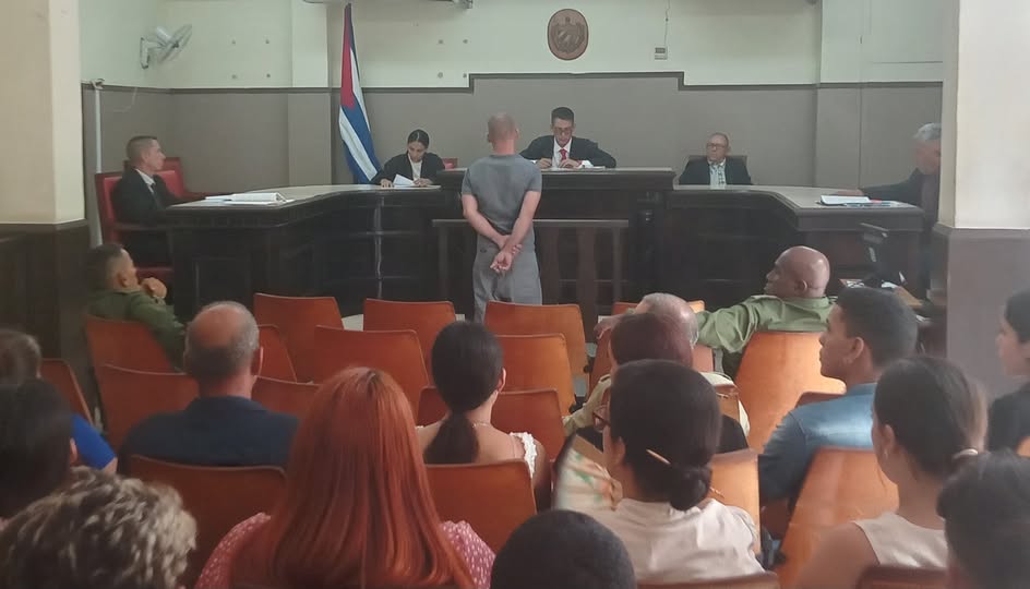 Como parte del Tercer Ejercicio Nacional, #Holguín refuerza la prevención  y el enfrentamiento al delito con acciones judiciales ejemplares y respeto a la legalidad.
Más en: ahora.cu/es/holguin/243…
#CubaSegura