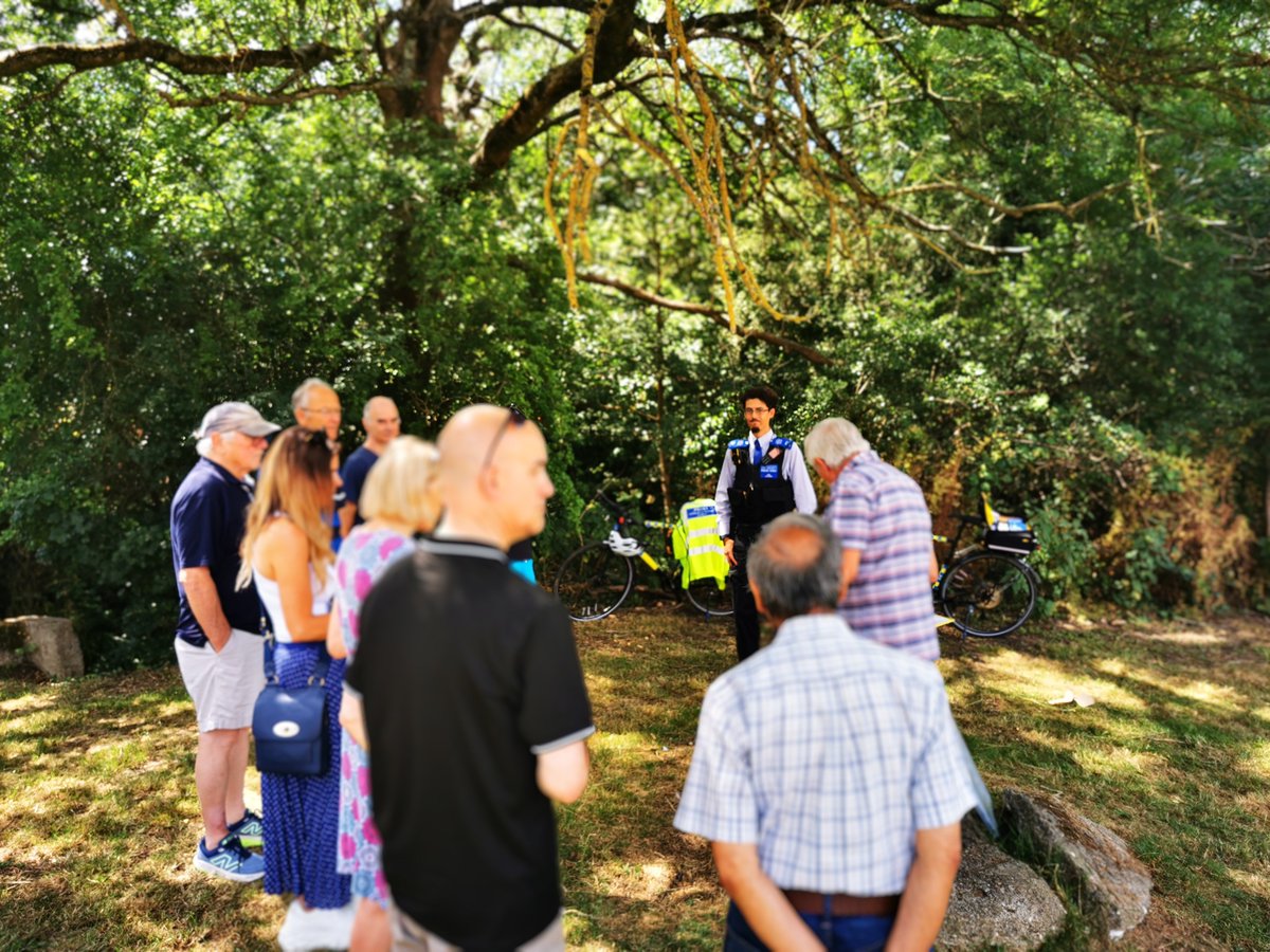 Your local Ruislip Safer Neighborhood Officers were or on patrol and held a Street Briefing today. Great turnout by residents!