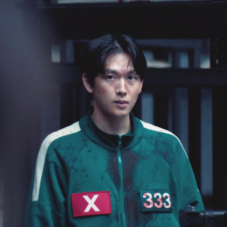 Senden nefret ediyorum para seni bir dikse de rahatlasan ya ne güya sevdiği kadını koruyabildi göz göre göre ölmesini seyretti kendi çocuğunu sırf para için öldürmek istedi bir kere bile sevmedi kucağında tutmadı ölmeyi en çok sen hakediyordun öyle de oldu