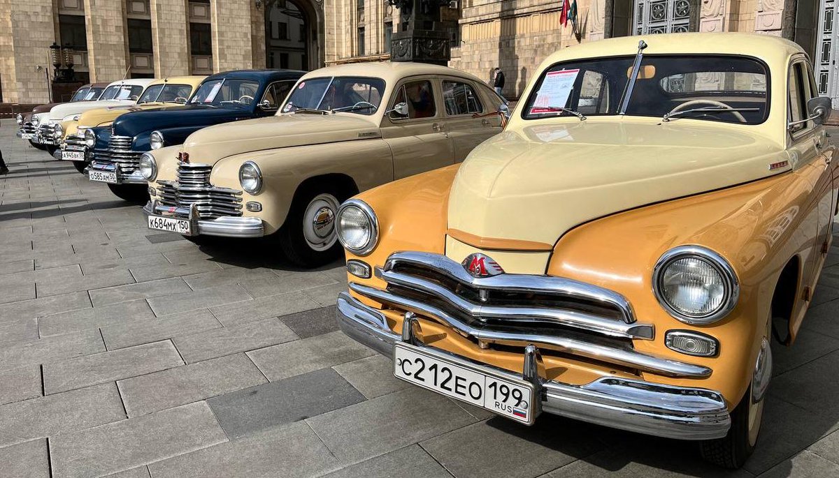 Russia's tweet image. 📅 #OTD in 1946 the legendary Gorky Automobile Plant launched mass production of its world-famous GAZ-M20 #Pobeda (Victory).

It was the first post-#WWII Soviet car of original design, a roomy 5-seater with impeccable styling.

🚙 In 1946-1958 nearly 250K cars were made.