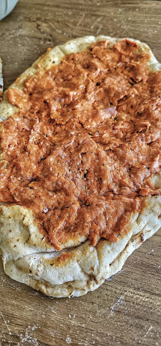 I've been doing grilled lamb flatbreads for a while now with a middle Eastern style, but I wanted to do an Indian tikka style on a naan bread of the same technique, it was phenomenal..😋