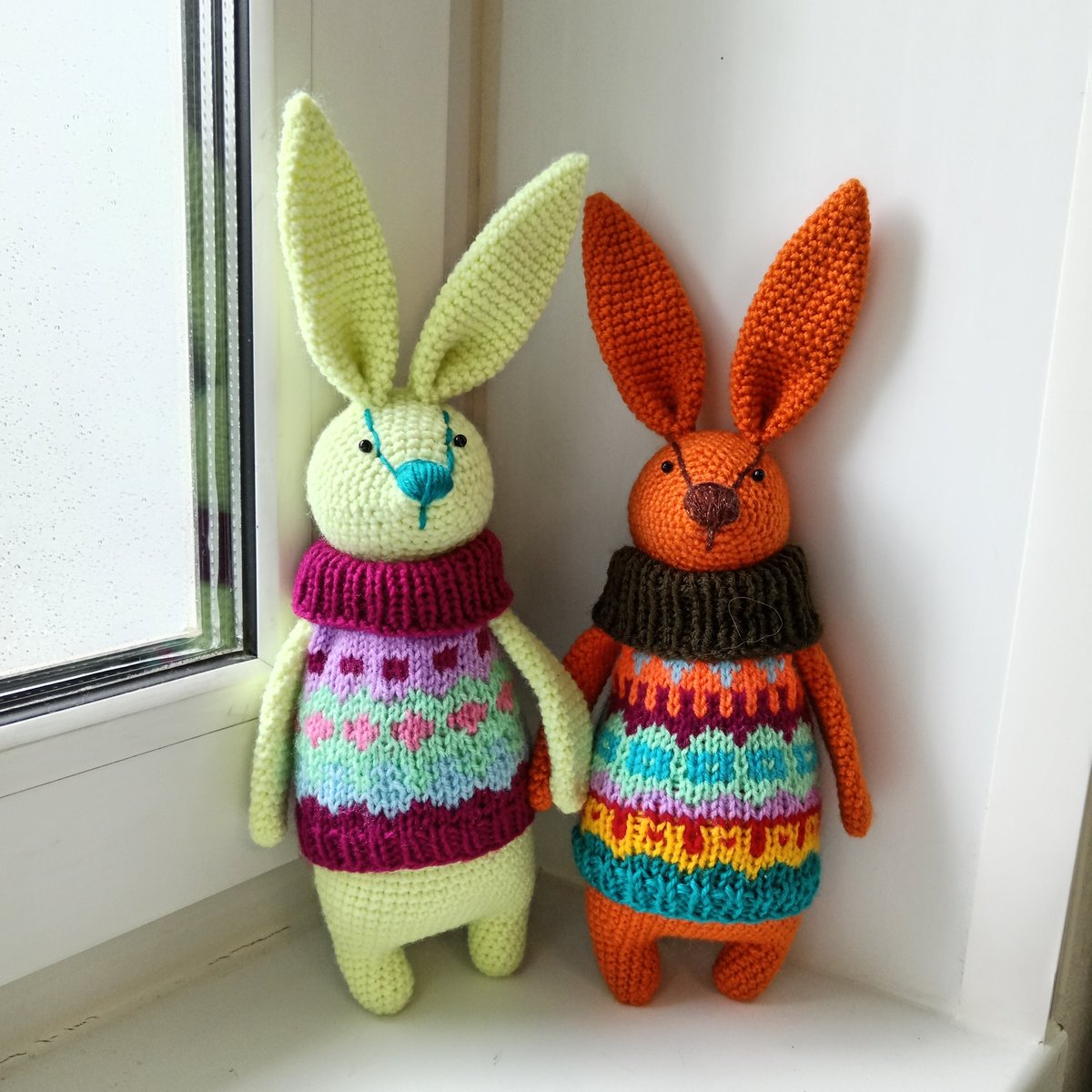 Люди мои, очень нужно найти этим зайчикам новый дом 🥹🙏

Высота зайчиков 29см. Связаны с большой любовью 🥰

2000р + доставка.

Помогите найти им новых хозяев 🙏