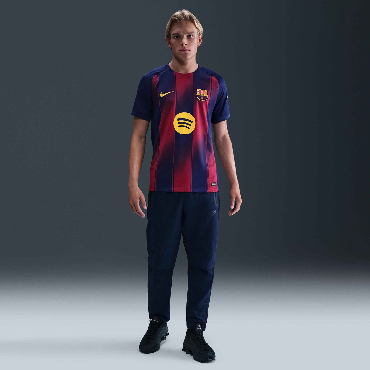 ActualiteBarca's tweet photo. Le maillot domicile sera mis en vente le 2 juillet dans la Barça Botiga. https://t.co/dzteJ1pOmO