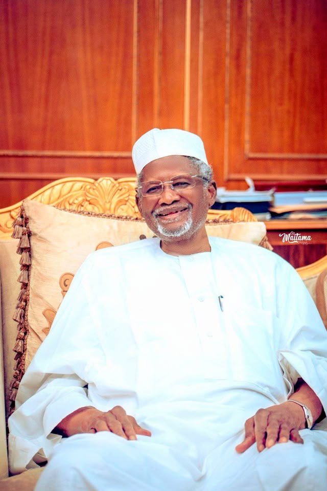He personified a beautiful, long and accomplished life. Kano has lost a colossus. The trident of himself, Alhaji Ado Bayero and Sheikh Isyaka Rabiu can never be replicated. 

This chapter has closed.