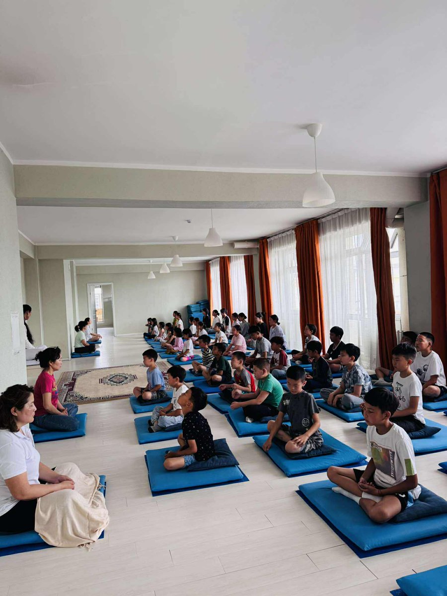 БЗД дэхь шинэ төвд ЯГ одоо хүүхдийн бясалгал явагдаж байна.
    Дараагийн хүүхдийн бясалгал маргааш энэ төвд 10-14 цагийн хооронд явагдах бөгөөд хүүхдээ хамруулахыг хүсэж байгаа бол Цэен-Ойдов Алтанзагас -д чатаар хүүхдийнхээ мэдээллийг явуулж бүртгүүлнэ үү...