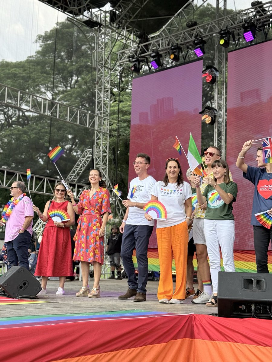 EUAmbPH's tweet image. Proud to celebrate my first #PRIDE๐ in the ๐ต๐ญ! Together with the diplomatic community, we reaffirm our ๐ช๐บ commitment to equality, dignity, & human rights of All. #DiplomatsforEquality