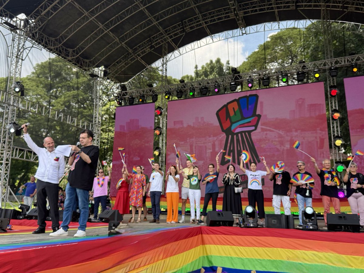 EUAmbPH's tweet image. Proud to celebrate my first #PRIDE๐ in the ๐ต๐ญ! Together with the diplomatic community, we reaffirm our ๐ช๐บ commitment to equality, dignity, & human rights of All. #DiplomatsforEquality