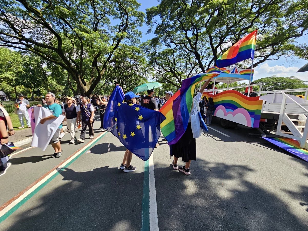 EUAmbPH's tweet image. Proud to celebrate my first #PRIDE๐ in the ๐ต๐ญ! Together with the diplomatic community, we reaffirm our ๐ช๐บ commitment to equality, dignity, & human rights of All. #DiplomatsforEquality