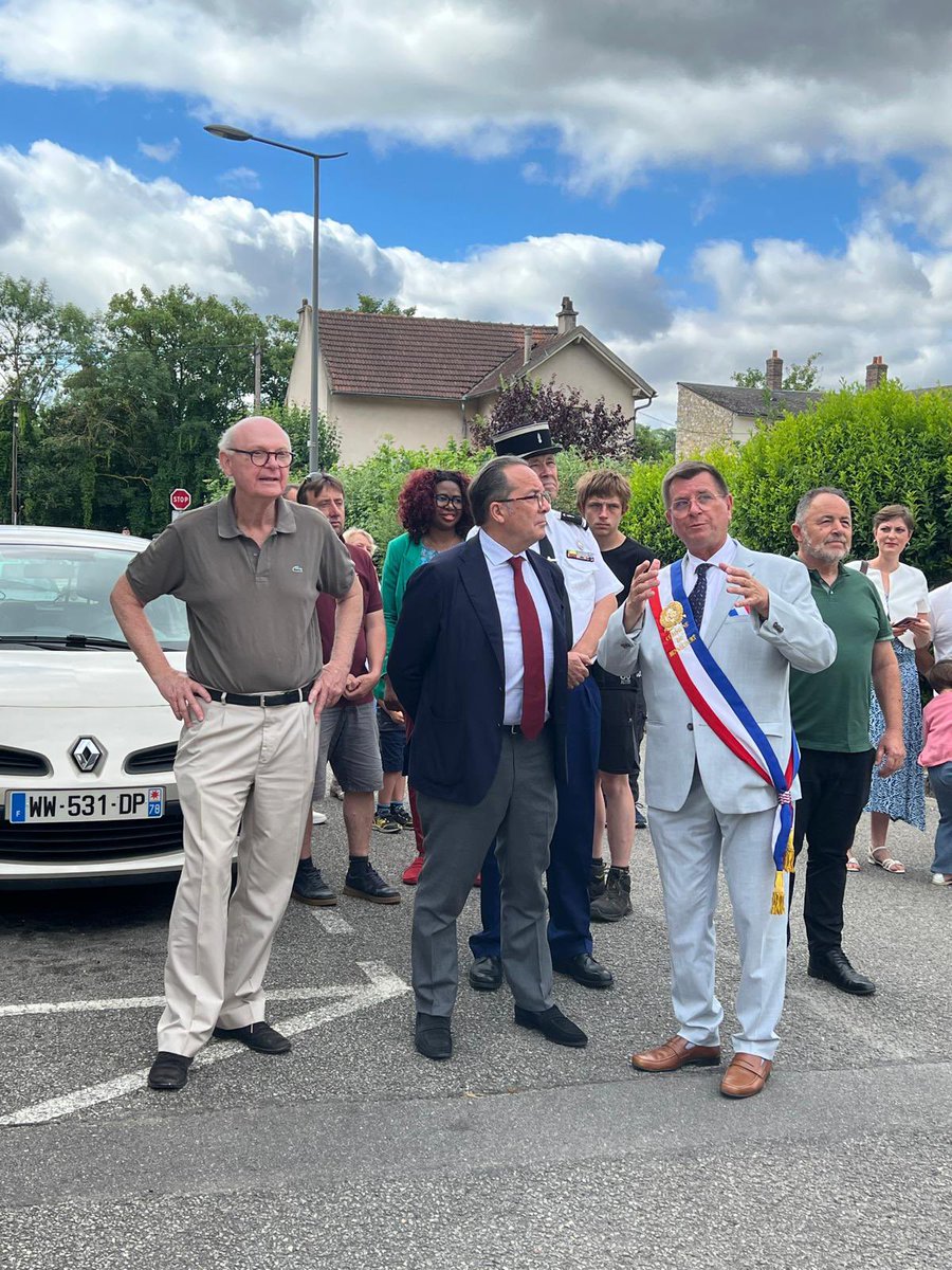 Pierre Bédier (@pierre_bedier) on Twitter photo Belle matinée à Bennecourt avec son Maire, Didier Dumont, et le Conseiller départemental <a href="/PStefanini78/">Patrick Stefanini</a>, pour l’inauguration des nouveaux aménagements municipaux. Le Département est pleinement mobilisé pour accompagner les communes dans leurs projets structurants. Belle matinée à Bennecourt avec son Maire, Didier Dumont, et le Conseiller départemental <a href="/PStefanini78/">Patrick Stefanini</a>, pour l’inauguration des nouveaux aménagements municipaux. Le Département est pleinement mobilisé pour accompagner les communes dans leurs projets structurants.