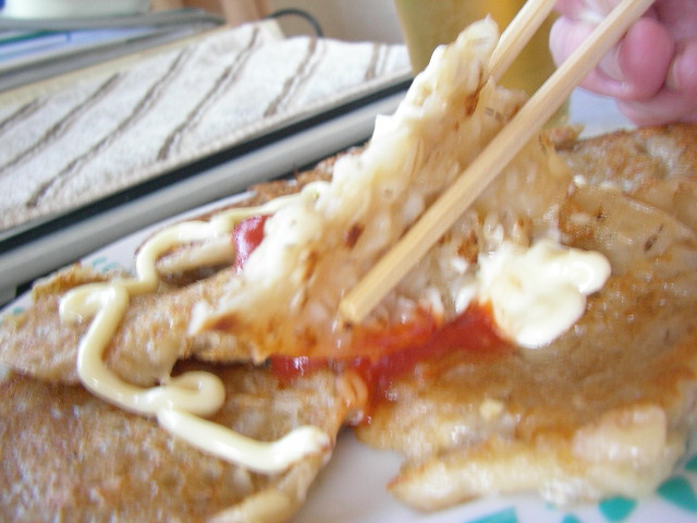 つくね tsumire_ 🍬🐈 (@tsukune_7) on Twitter photo チャーシューじゃないよ?「お焼き」風 おひるごはん
冷凍の"胚芽押麦ごはん"解凍して
小麦粉+水ミックス。かつおだし醤油で味付け。
薄焼きに焼きました。
お好み焼きほど重くなく おやつ風に すごくよいです。 チャーシューじゃないよ?「お焼き」風 おひるごはん
冷凍の"胚芽押麦ごはん"解凍して
小麦粉+水ミックス。かつおだし醤油で味付け。
薄焼きに焼きました。
お好み焼きほど重くなく おやつ風に すごくよいです。