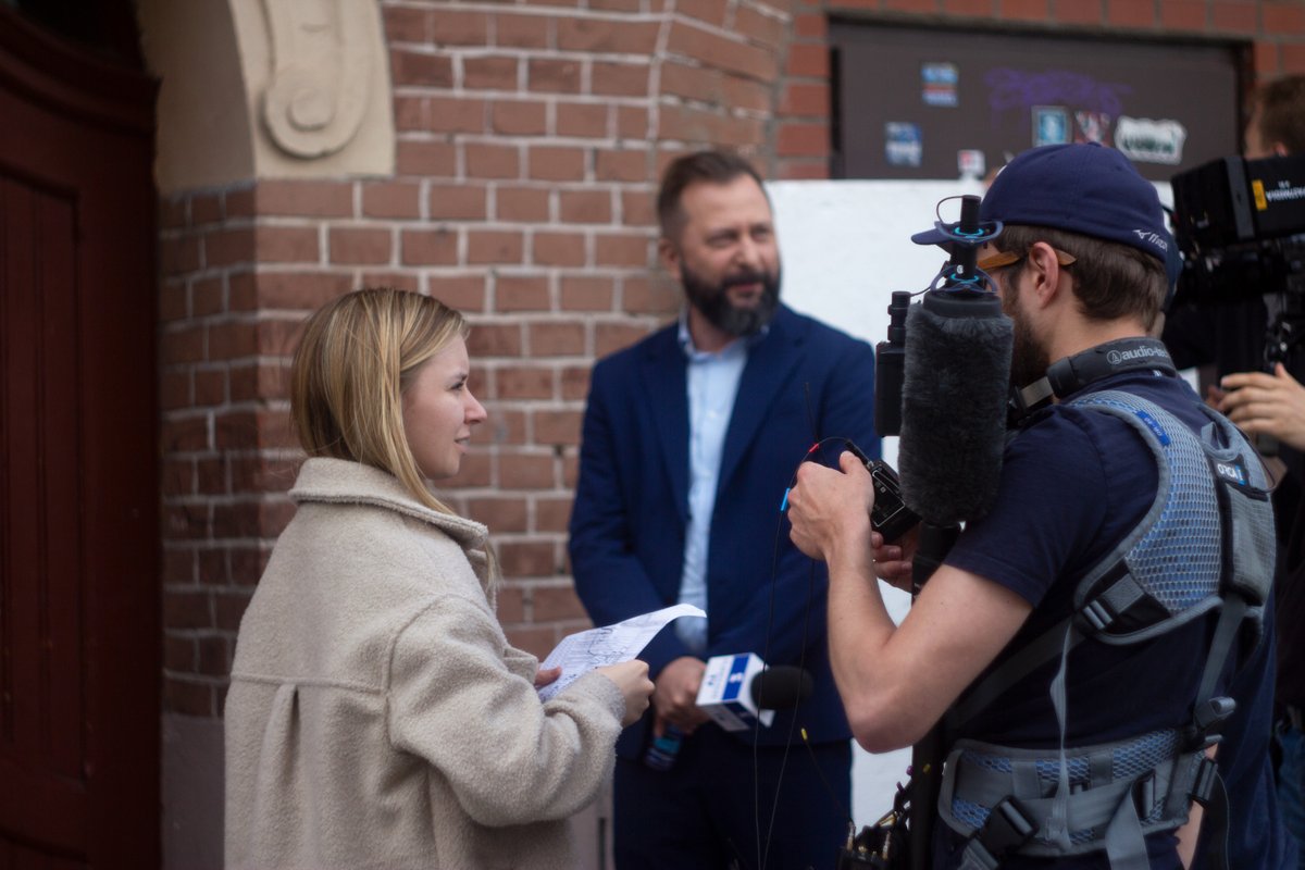 funduszeuewlkp's tweet image. 🎬 Pomimo wakacji nie zwalniamy tempa!
Za kulisami: pełne zaangażowanie, precyzja i świetna współpraca.
Efekty już wkrótce – dziś uchylamy rąbka tajemnicy 👇
#FunduszeEuropejskie #Wielkopolska #FunduszeUE #FEW