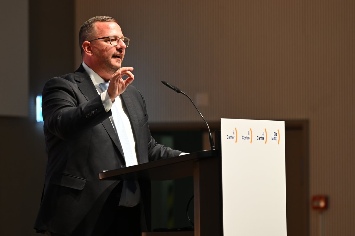 Die Mitte – Le Centre (@mitte_centre) on Twitter photo « Œuvrons ensemble pour une Suisse où respect, dialogue et cohésion ne sont pas de simples promesses, mais une réalité partagée. Contribuons-y avec liberté, solidarité et responsabilité », Philipp Matthias Bregy <a href="/pmbregy/">Philipp Matthias Bregy ⚽️</a> nouveau président élu du Centre Suisse « Œuvrons ensemble pour une Suisse où respect, dialogue et cohésion ne sont pas de simples promesses, mais une réalité partagée. Contribuons-y avec liberté, solidarité et responsabilité », Philipp Matthias Bregy <a href="/pmbregy/">Philipp Matthias Bregy ⚽️</a> nouveau président élu du Centre Suisse