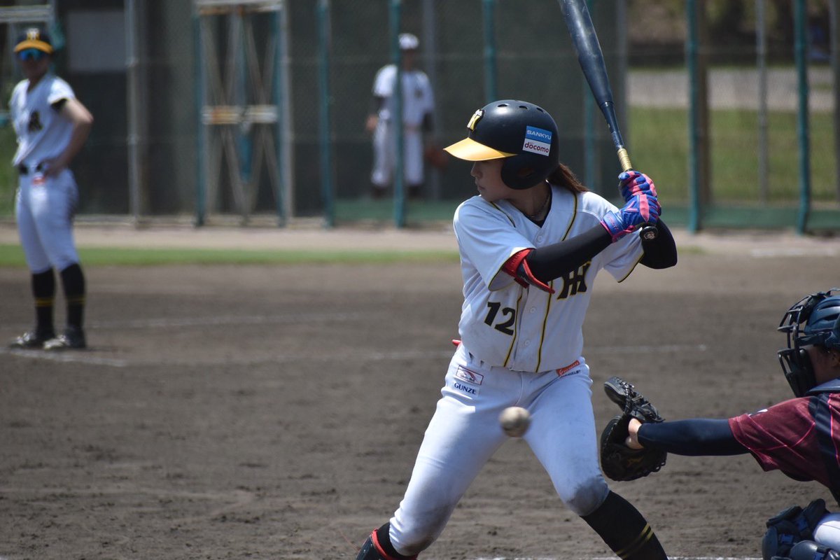 Tigers_Women's tweet image. 本日、第16回女子硬式野球選手権ラッキートーナメント大会(主催:関西女子硬式野球連盟)準決勝において桃山学院大学(以下 桃山学院)と対戦しましたのでお知らせします。
阪神TW 304 000 5 | 12
桃山学院 003 000 0 | 3
試合の詳細はスポナビをご覧下さい💁♀️
sports.yahoo.co.jp/official/detai…