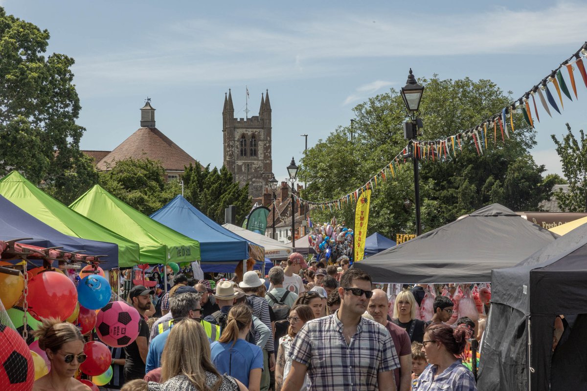 Today is Carnival day in Farnham and we’re delighted to be one of the sponsors for this year’s event.🎉🎪
 
 If you’re in town this weekend, pop by Deer Park - our exciting new development of 1 to 4-bed homes on Hale Road.

millerhomes.co.uk/new-homes/sout…

#FarnhamCarnival #Farnham