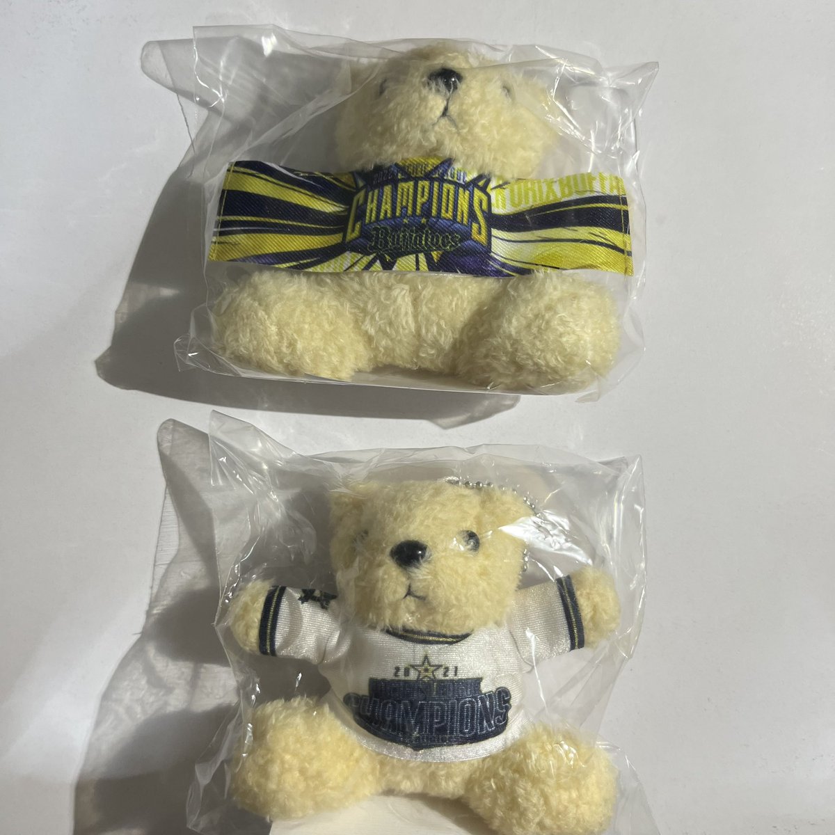 オリックスバファローズ　グッズ　お譲り先探しております。

【譲】山本由伸　ベアキーチェーン（未開封）

【求】買取（各2000円）

6/29京セラ手渡しorラクマ通して郵送（送料手数料はご負担ください）

お求めの方いましたら、リプorDMにてお声掛けください🙇‍♀️