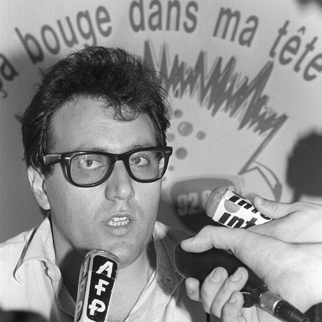 Le roi de la savonnette,dealer de Rolex's,a l'époque ou,ayant encore des cheveux,il avait déja sa tete a claque mielleuse😂😘