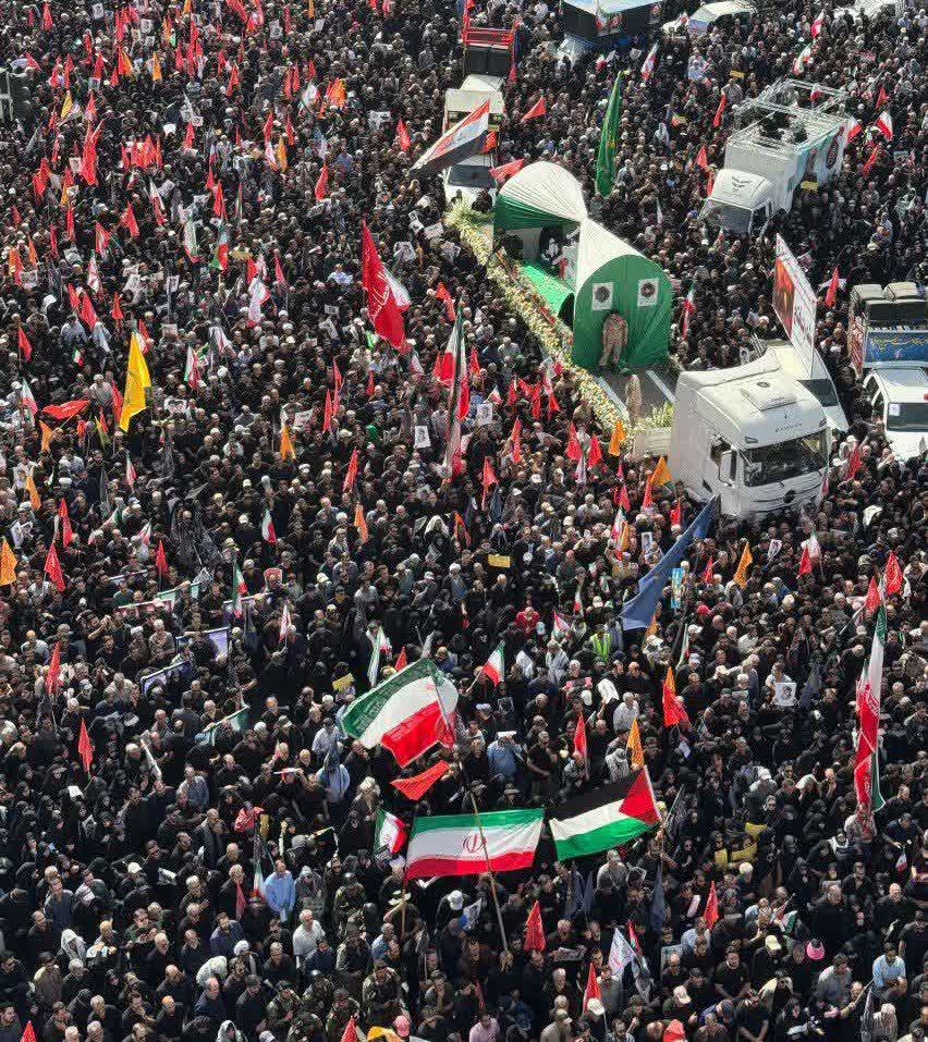 f_mohammadi1364's tweet image. این است نتیجه آرمان ها و عشق به وطن.درود بر مردمان سرزمینم که اینگونه تشییع شهدای عزیزمان را انجام دادند و با حضورشان از شهدای عزیزمان قدردانی و تشکر کردند.
#بدرقه_90میلیونی
#پایتخت_مقاومت