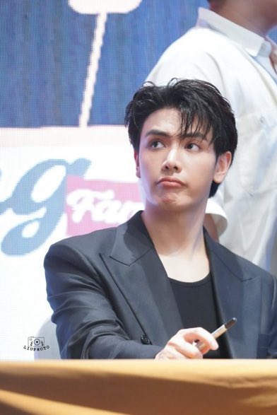 น่ารัก

OONG ALWAYS SHINE 
#JoongFansignMeetYouInTheSHine