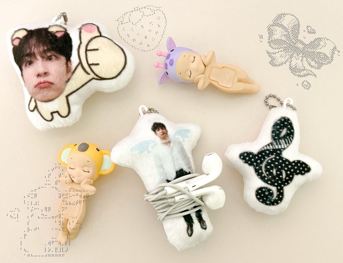 berrypilpil's tweet image. 𖦹°‧★. ☆⋆｡𝗖𝘂𝘀𝗵𝗶𝗼𝗻 𝗞𝗲𝘆𝗿𝗶𝗻𝗴𖦹°‧★. ☆⋆｡

원필 쿠션키링 2종

-🗓️6/28 토 (23:00) - 7/6 일(22:00)
-극세사 쿠션키링
-선착특전(1번.2번), ʚ 천사특전 ɞ (4번.28번)

🔗 tmm.im/p/47961

#rt 추첨 2분께 특전포함 원하는 키링 1개씩 보내드립니다 ˚ෆ*₊