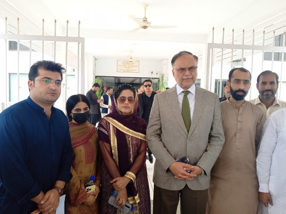 aziz_noree55321's tweet photo. Thrilled to have had an enlightening meeting with the esteemed Ahsan Iqbal discussing the pivotal reforms in CSS age and attempts relaxation.A beacon of hope for the  countless. 🙌
#CSSAttempts5Age35 
#AhsanIqbal_for_CSS_35_5 
@better https://t.co/MYAC7wcDsv